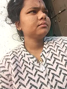 Snapshot of Hot_Shredha chatting on November 27, 2025, 2:35 am Hot Shredha online show from November 27, 2025, 2:35 am