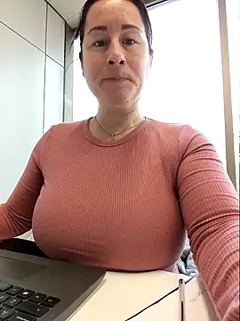 bichota85 online show from February 9, 2026, 10:08 am