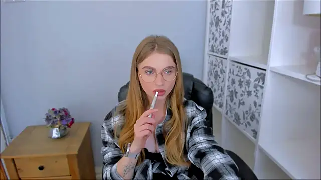 Snapshot of JasmineAlone chatting on October 12, 2025, 7:46 pm JasmineAlone online show from October 12, 2025, 7:46 pm