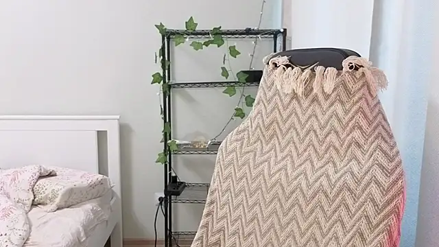 lunatale2 online show from September 23, 2025, 9:01 am