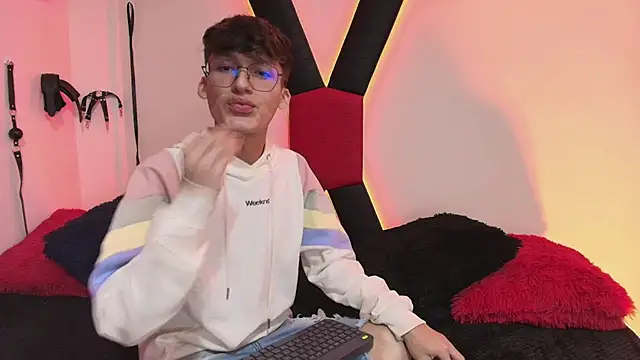 bellmontneon online show from November 10, 2025, 11:31 am