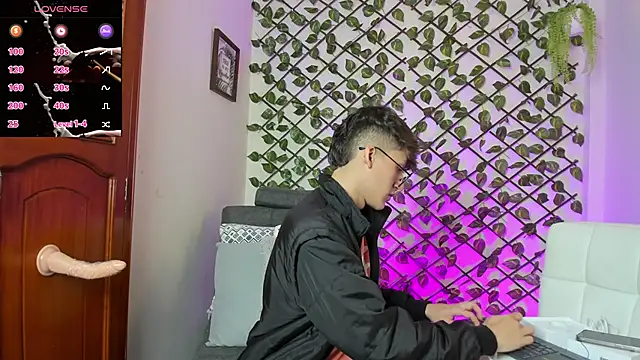 bellmontneon online show from January 8, 2026, 1:02 pm