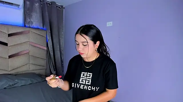 LunaWiill  online show from December 2, 2025, 12:21 pm