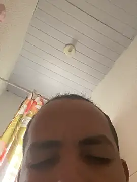 gustavo10l online show from April 23, 2026, 6:32 pm