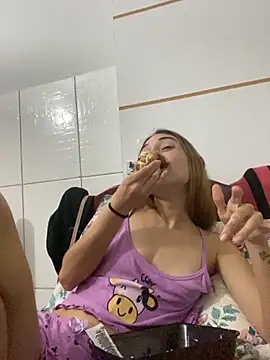 loirinhaaa online show from September 19, 2025, 2:13 am