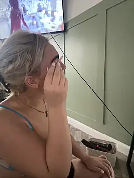 Snapshot of BelleXx chatting on October 17, 2025, 2:08 pm BelleXx online show from October 17, 2025, 2:08 pm