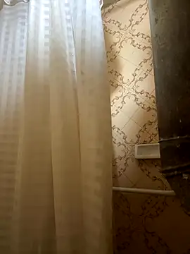 Snapshot of Ezeveron chatting on October 3, 2025, 4:42 am Ezeveron online show from October 3, 2025, 4:42 am