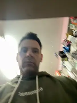 Snapshot of Ezeveron chatting on October 7, 2025, 12:41 am Ezeveron online show from October 7, 2025, 12:41 am