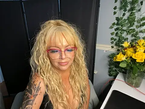 BonnyDesire online show from April 14, 2026, 6:25 pm