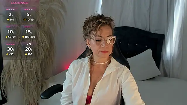 Jademommy  online show from November 7, 2025, 6:08 pm