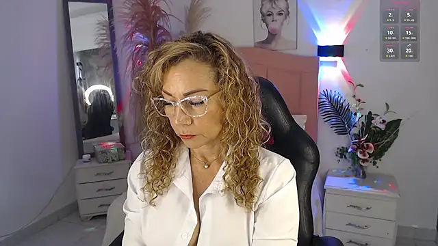 Jademommy  online show from December 16, 2025, 8:58 pm