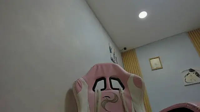 Dakota x18 online show from February 10, 2026, 8:02 pm