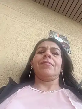 camilavargas  online show from December 5, 2025, 7:10 pm