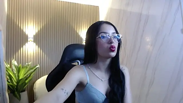 sophiadoll tf online show from November 4, 2025, 5:12 pm