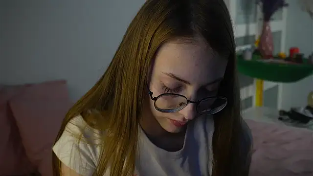 Snapshot of blissence chatting on November 18, 2025, 6:56 pm blissence online show from November 18, 2025, 6:56 pm