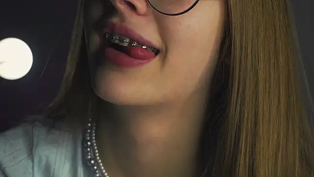 Snapshot of blissence chatting on December 22, 2025, 3:09 pm blissence online show from December 22, 2025, 3:09 pm