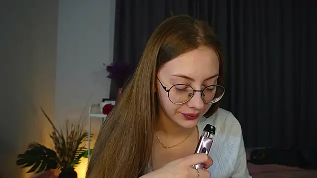 Snapshot of blissence chatting on February 25, 2026, 3:21 pm blissence online show from February 25, 2026, 3:21 pm