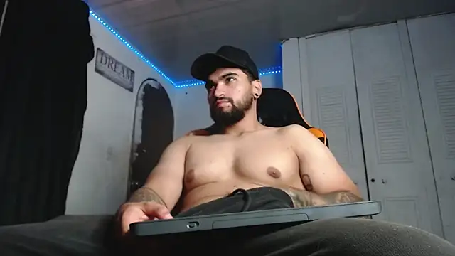 Snapshot of Chrys_harris77 chatting on October 8, 2025, 7:33 pm Chrys harris77 online show from October 8, 2025, 7:33 pm