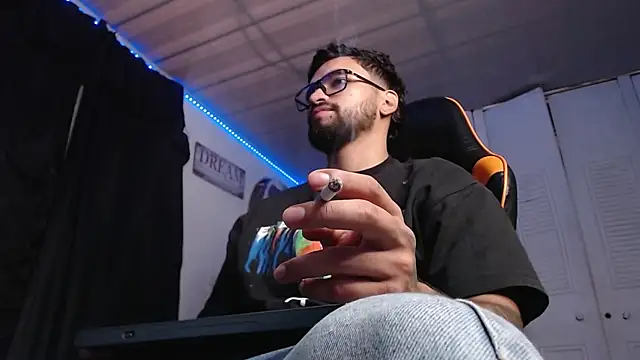 Snapshot of Chrys_harris77 chatting on October 14, 2025, 9:48 pm Chrys harris77 online show from October 14, 2025, 9:48 pm