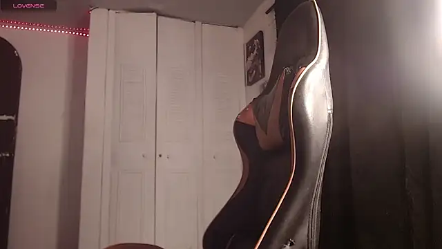 Chrys harris77 online show from November 28, 2025, 1:52 am