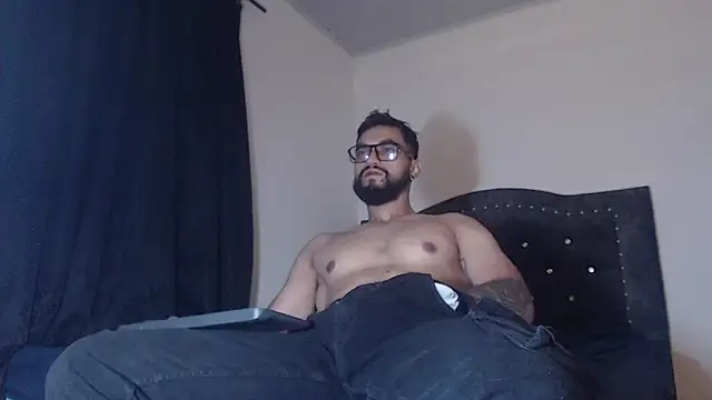 Snapshot of Chrys_harris77 chatting on March 30, 2026, 12:33 am Chrys harris77 online show from March 30, 2026, 12:33 am