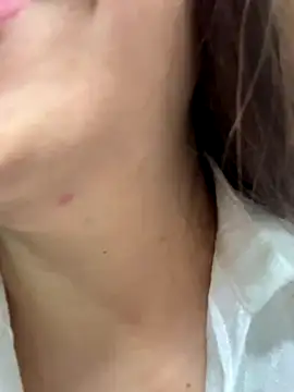 Kayla-love online show from November 10, 2025, 1:26 am