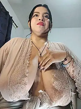 LucyDiamonds1 online show from October 18, 2025, 10:27 am