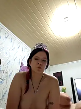 Hot SkinnyGirl online show from April 18, 2026, 6:45 pm