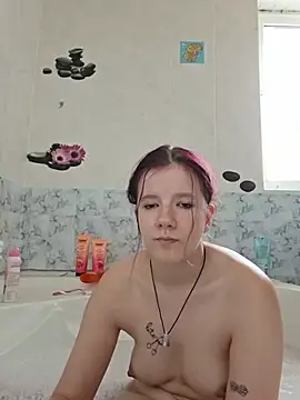 Hot SkinnyGirl online show from June 8, 2026, 1:22 pm