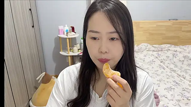 Snapshot of wxj1019 chatting on February 8, 2026, 5:11 am wxj1019 online show from February 8, 2026, 5:11 am