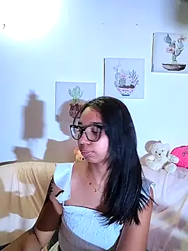 Suzanelee1 online show from September 29, 2025, 2:16 am