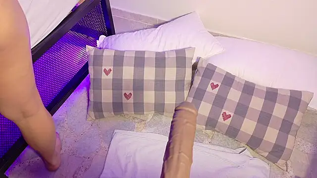 KeendraFox  online show from November 11, 2025, 10:37 am