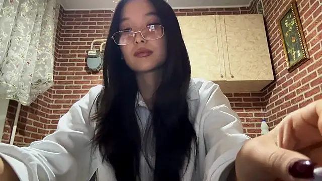 EmmaLeexth online show from September 28, 2025, 3:28 pm