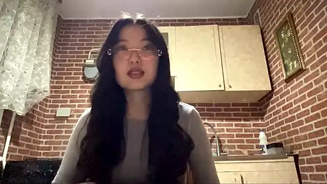 Snapshot of EmmaLeexth chatting on November 23, 2025, 1:00 pm EmmaLeexth online show from November 23, 2025, 1:00 pm