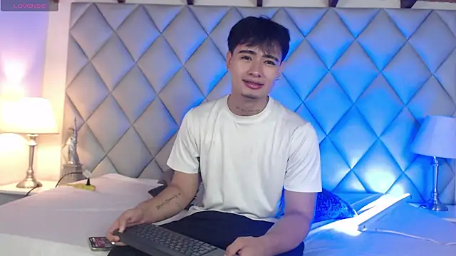 Clement Reyes online show from November 11, 2025, 12:49 pm