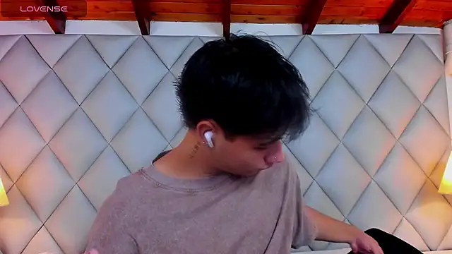 Clement Reyes online show from December 20, 2025, 1:51 pm