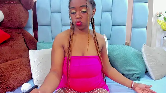 hazellanee online show from November 8, 2025, 11:47 pm