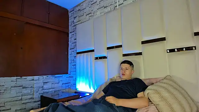Snapshot of ANLLELOAndANGELA chatting on April 15, 2026, 5:20 pm ANLLELOAndANGELA online show from April 15, 2026, 5:20 pm