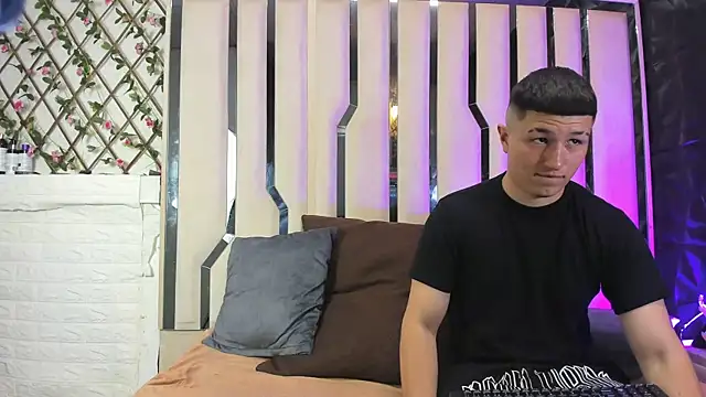 Snapshot of ANLLELOAndANGELA chatting on May 22, 2026, 4:45 pm ANLLELOAndANGELA online show from May 22, 2026, 4:45 pm