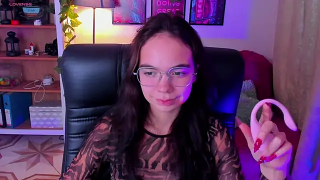 Snapshot of Elise_Noir chatting on October 17, 2025, 4:20 pm Elise Noir online show from October 17, 2025, 4:20 pm