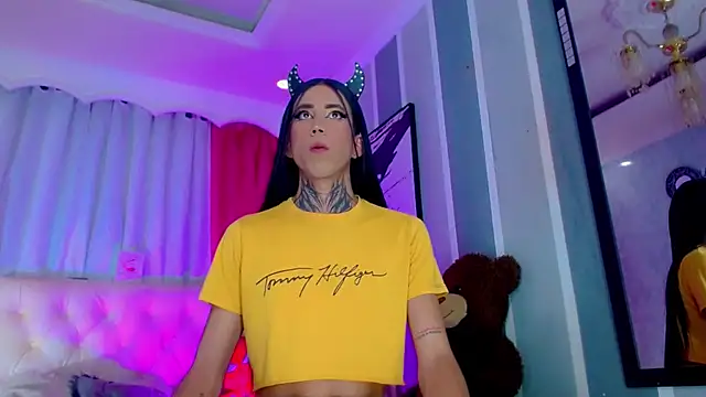 Julia Bulette1 online show from April 7, 2026, 1:17 am