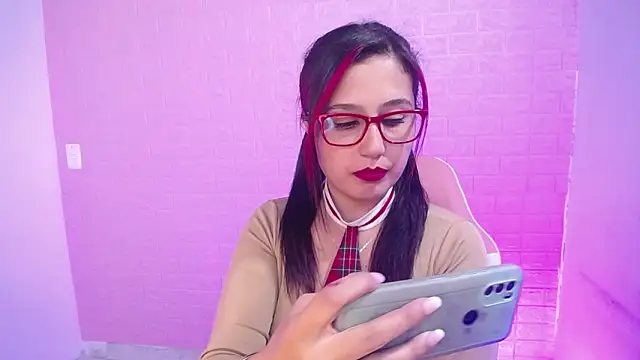 Sara1126  online show from September 28, 2025, 4:07 am