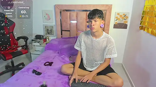 DemianSalvatore online show from January 5, 2026, 8:45 pm