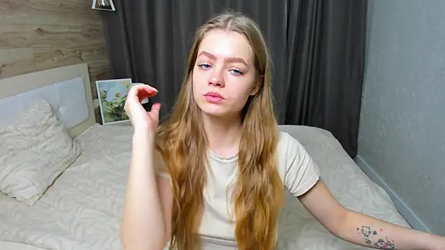 Alisa Glamour online show from November 24, 2025, 1:11 pm