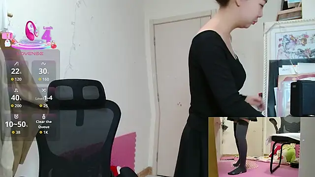 Snapshot of sallycui chatting on October 28, 2025, 12:03 am sallycui online show from October 28, 2025, 12:03 am