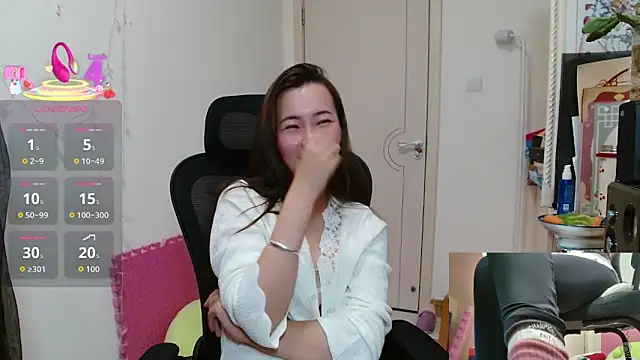 Snapshot of sallycui chatting on November 6, 2025, 12:39 pm sallycui online show from November 6, 2025, 12:39 pm