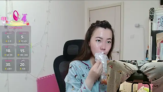 Snapshot of sallycui chatting on December 17, 2025, 1:00 am sallycui online show from December 17, 2025, 1:00 am