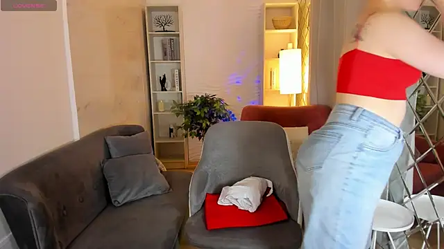 Layla Glam online show from April 1, 2026, 1:23 pm