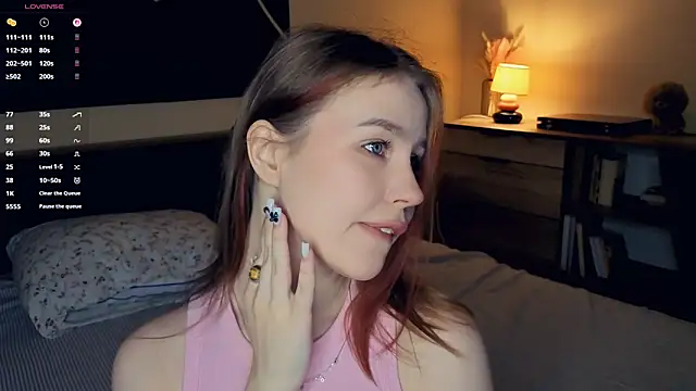 MaliaBourraine online show from December 4, 2025, 7:17 am