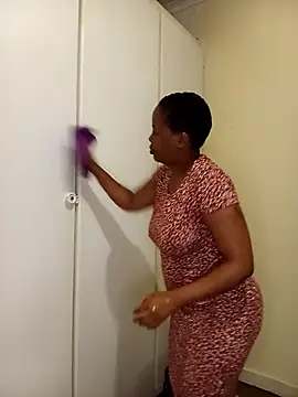 BubblyBeautiful online show from December 3, 2025, 7:27 am